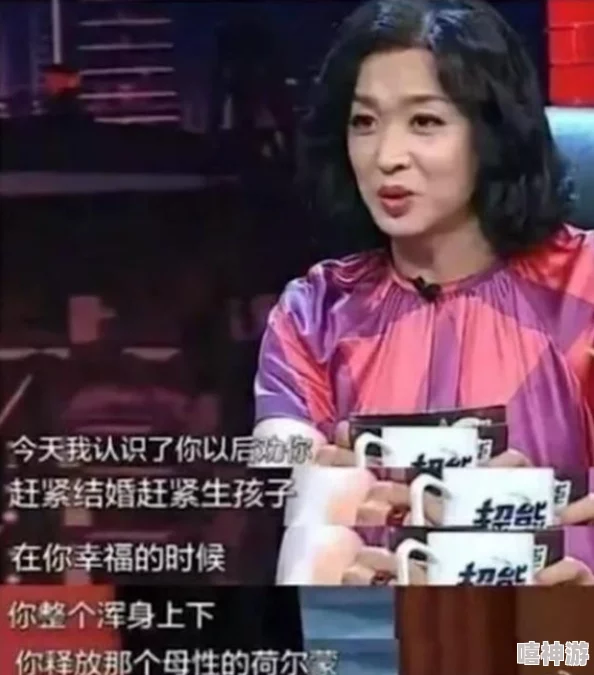 美女扒开神秘面纱，展现真实自我，引发网友热议与关注，背后故事令人感动