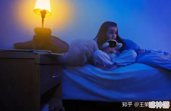 成年人晚上看的视频：惊人发现！这些视频竟然影响你的睡眠质量，专家警告不可忽视的潜在危害！